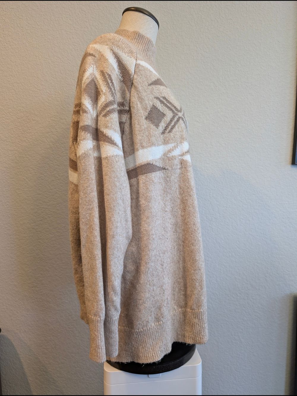 Calvin Klein Women's Sz L Soft Beige Knit Sweater - Picture 2 of 4